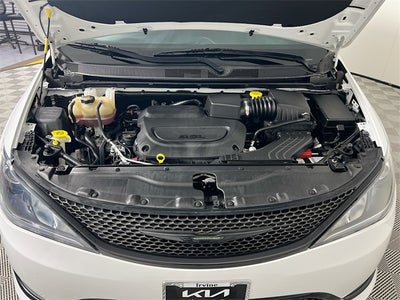 2020 Chrysler Pacifica Touring