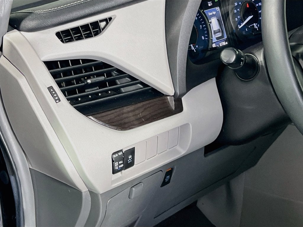 2019 Toyota Sienna XLE 8 Passenger