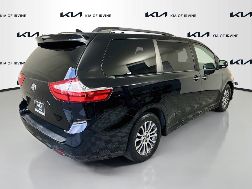 2019 Toyota Sienna XLE 8 Passenger