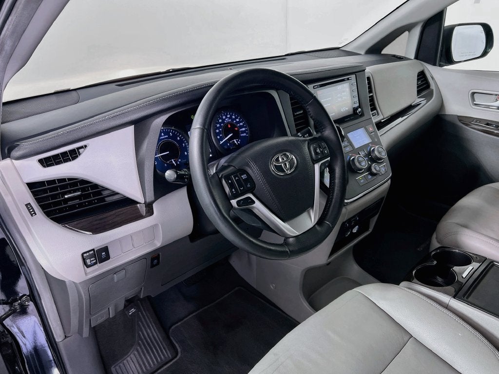 2019 Toyota Sienna XLE 8 Passenger