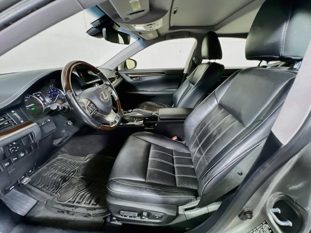 2016 Lexus ES 300h
