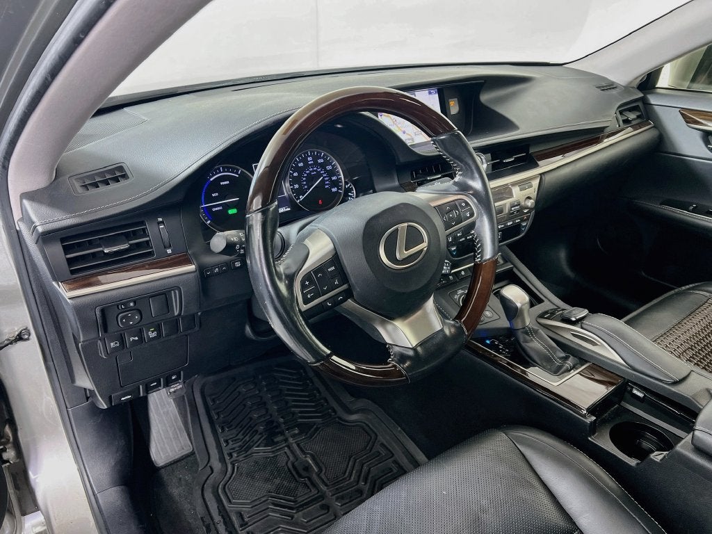 2016 Lexus ES 300h
