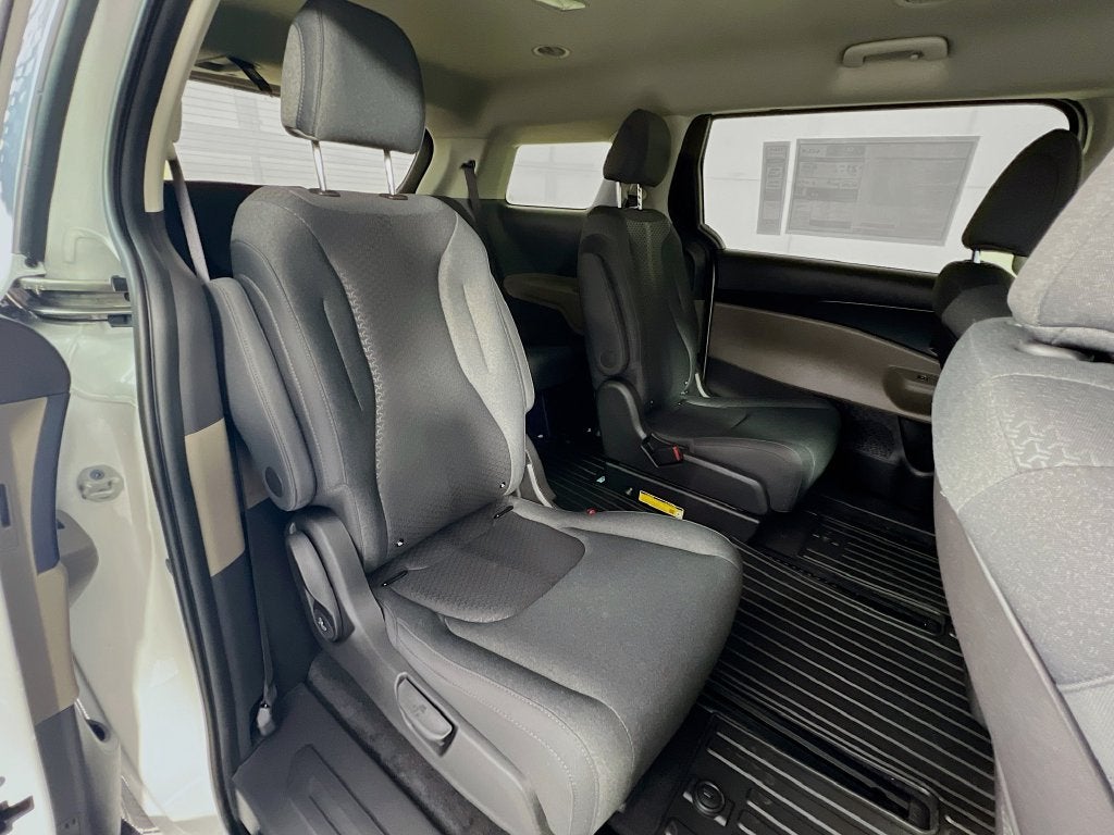 2026 Kia Carnival LX