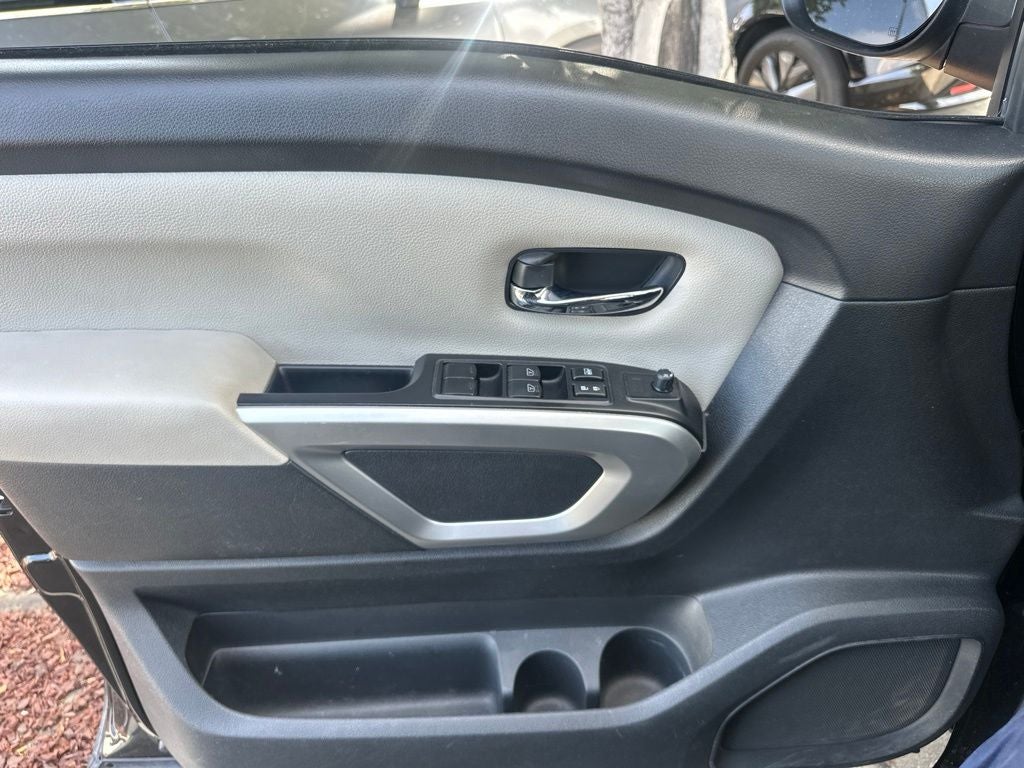 2023 Nissan Titan SV