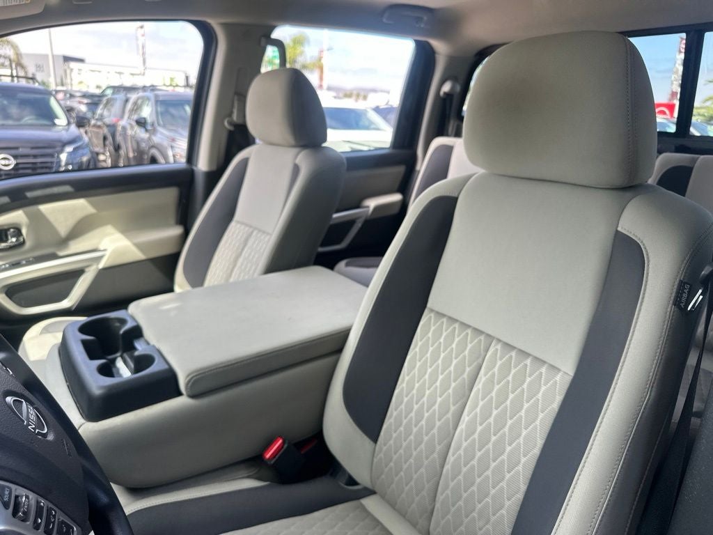 2023 Nissan Titan SV