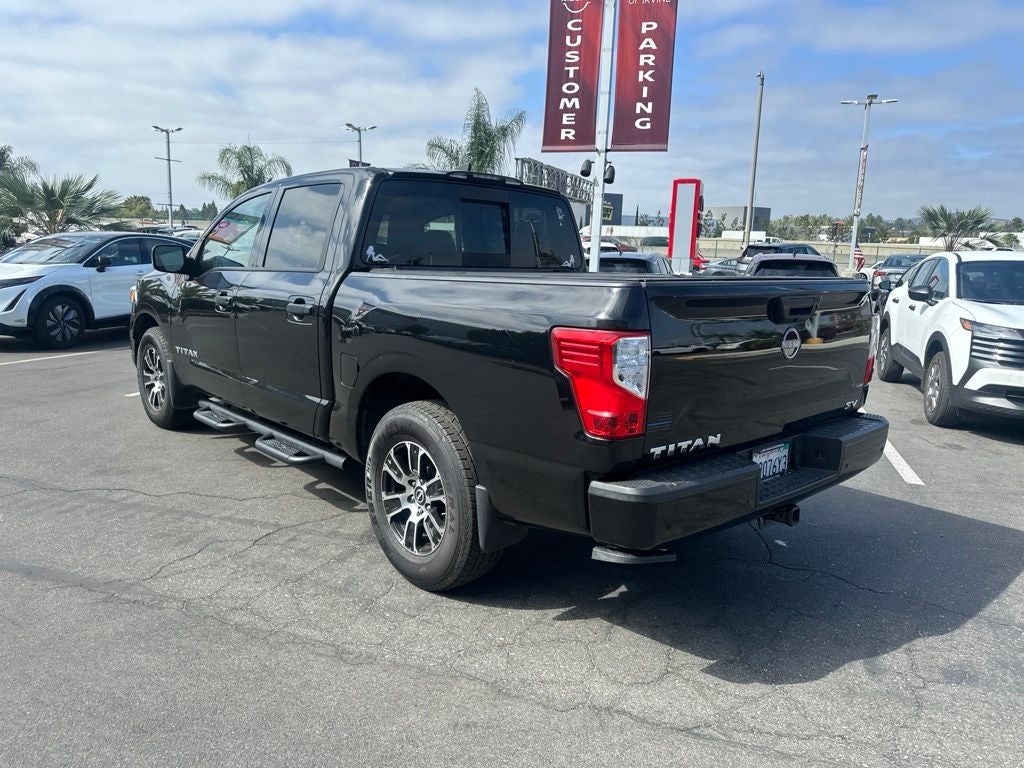 2023 Nissan Titan SV