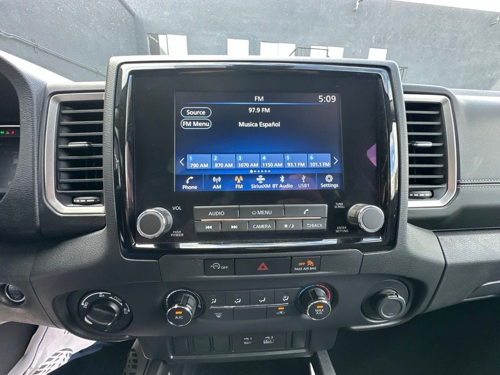 2024 Nissan Frontier SV