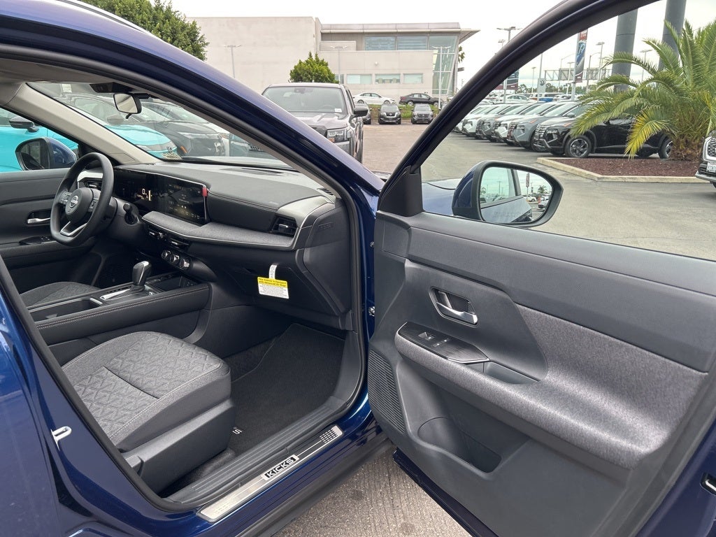 2025 Nissan Kicks SV