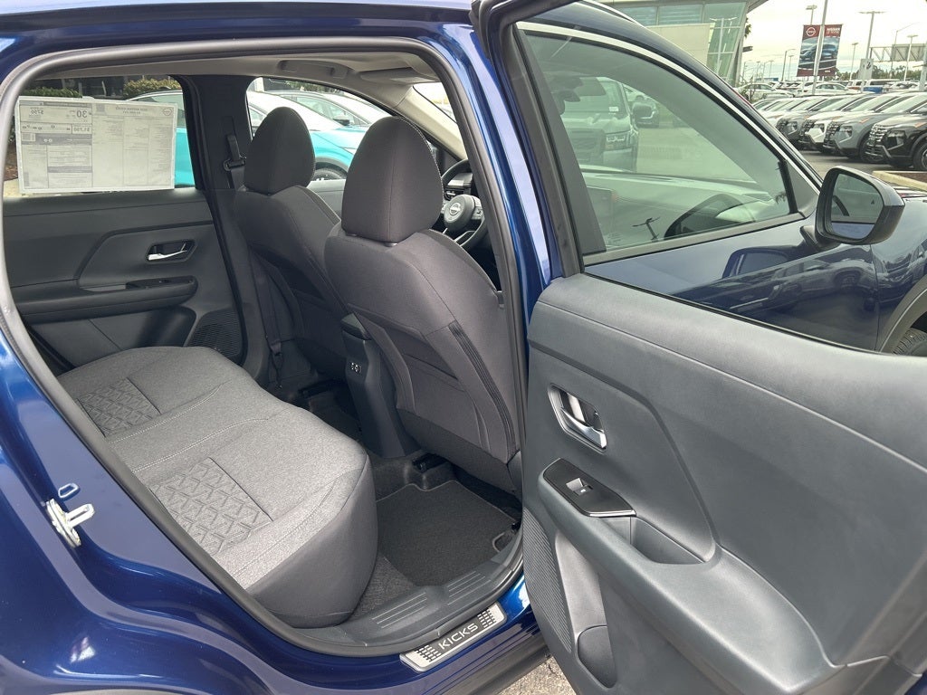 2025 Nissan Kicks SV