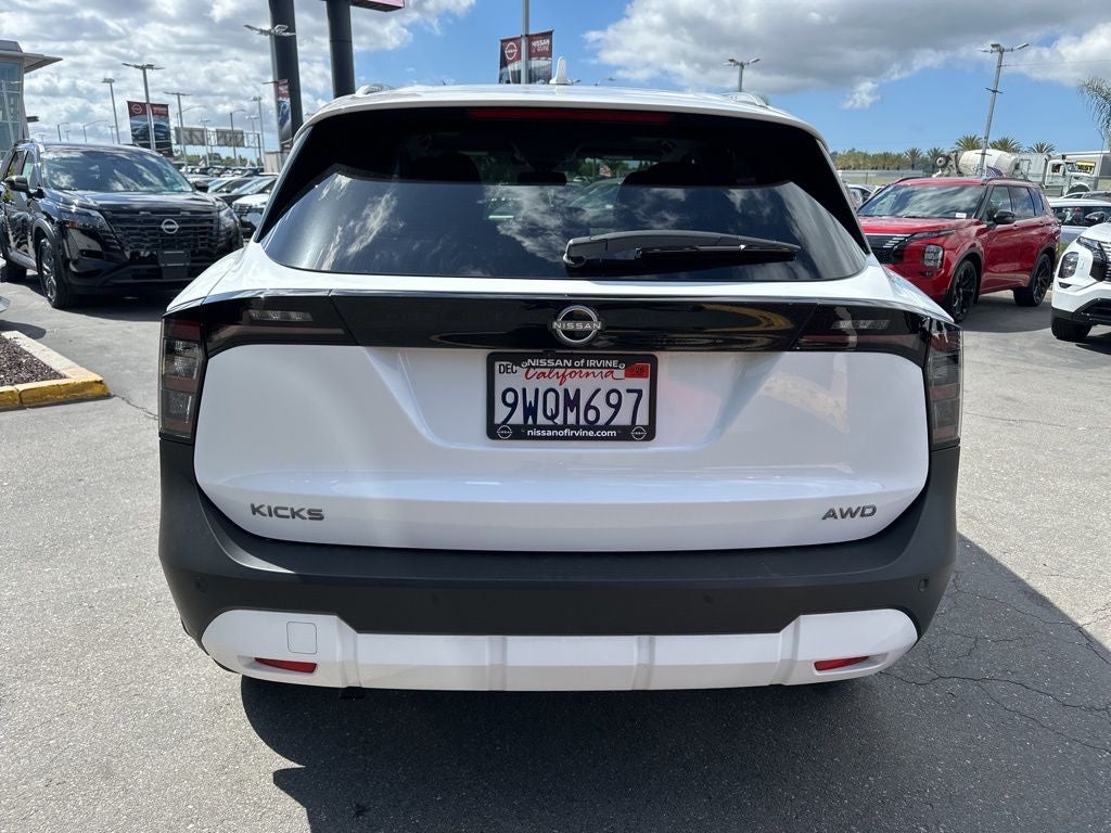 2025 Nissan Kicks SV