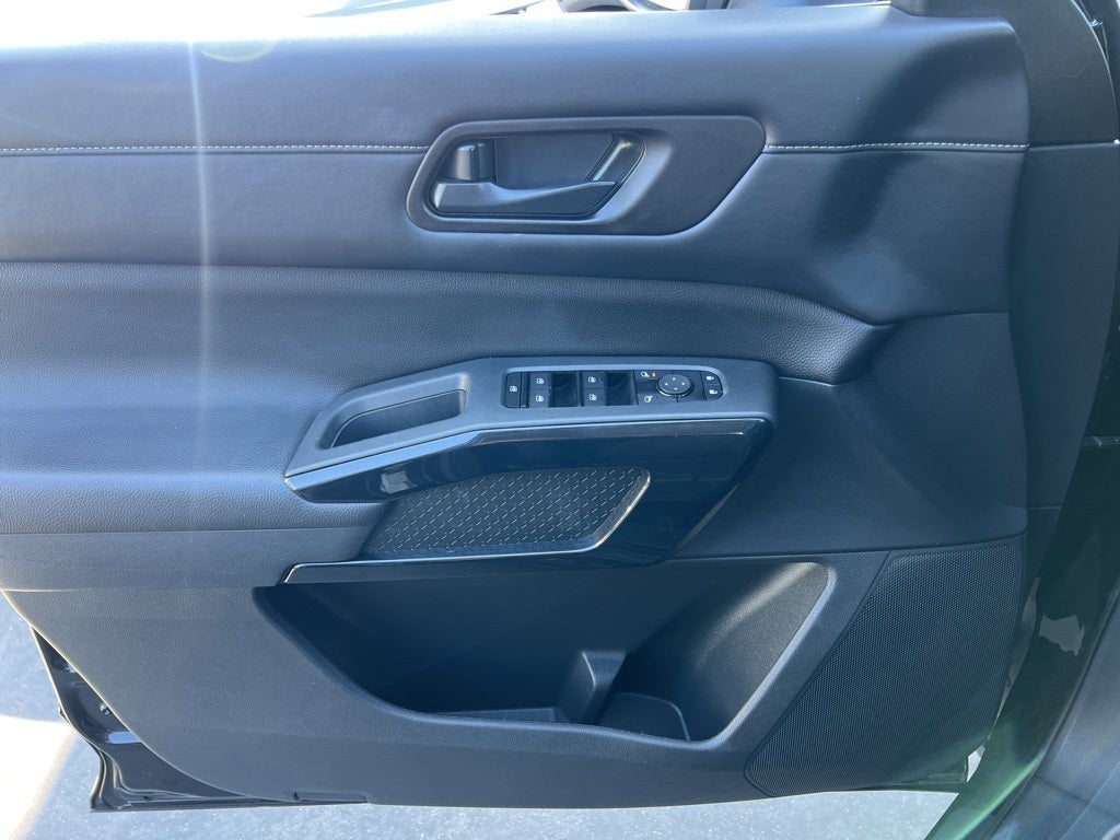 2024 Nissan Pathfinder S