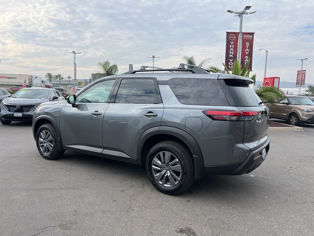 2025 Nissan Pathfinder SV