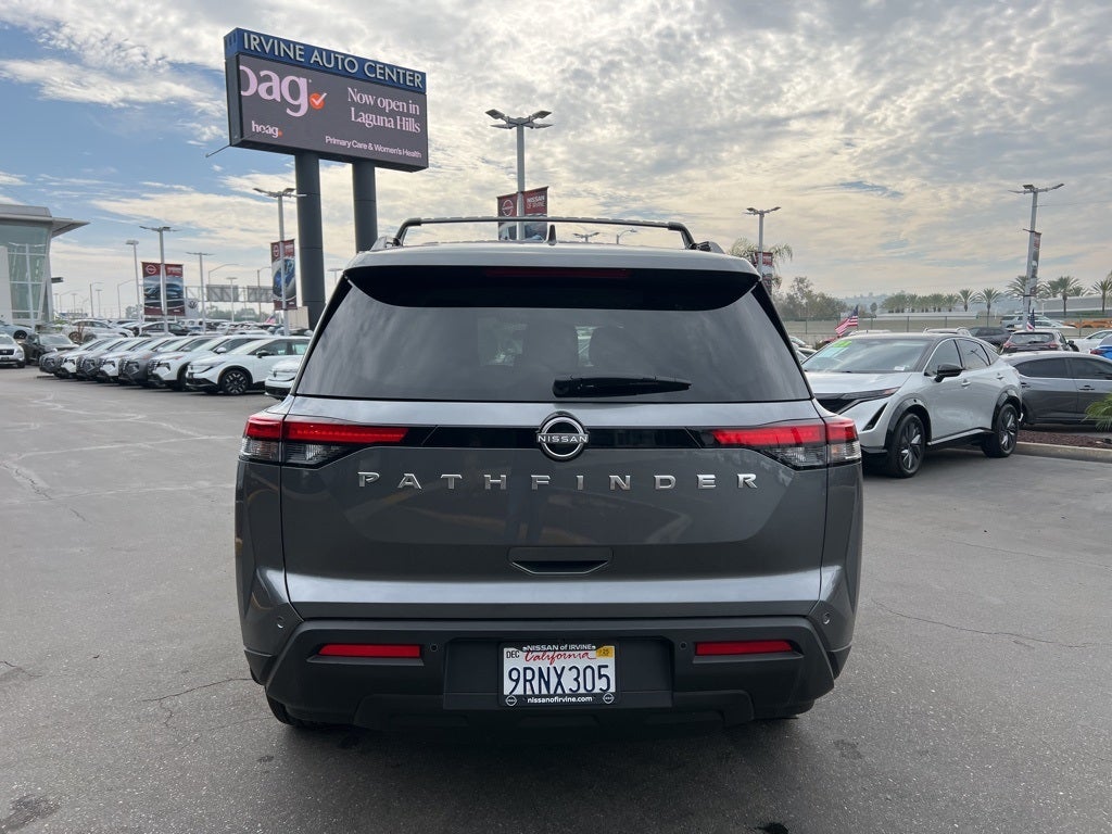 2025 Nissan Pathfinder SV