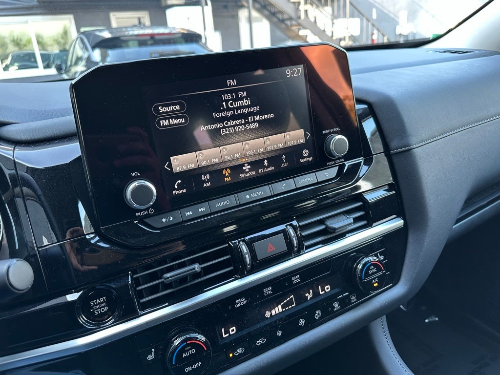 2025 Nissan Pathfinder SV