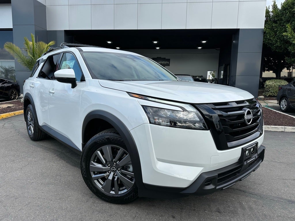 2025 Nissan Pathfinder SV