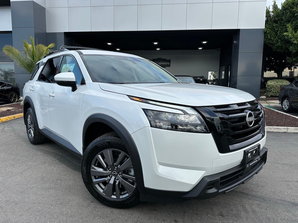 2025 Nissan Pathfinder SV