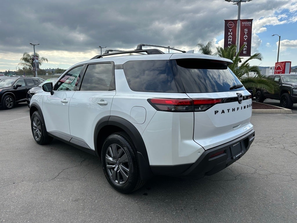 2025 Nissan Pathfinder SV
