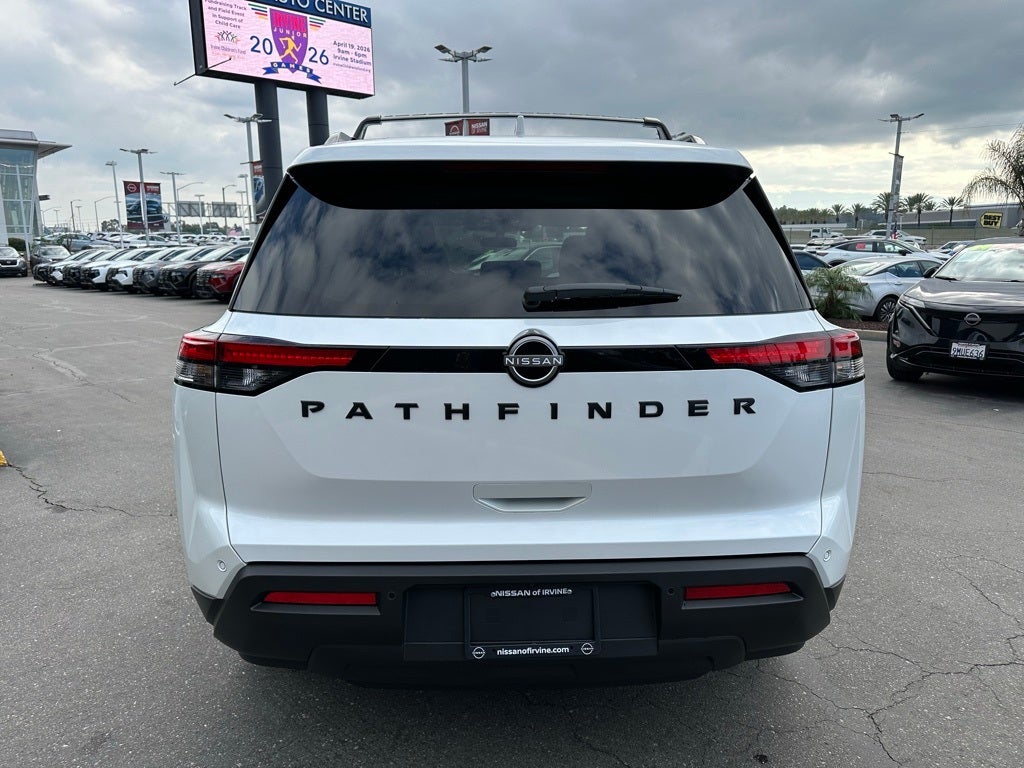 2025 Nissan Pathfinder SV