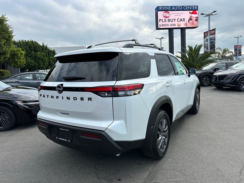 2025 Nissan Pathfinder SV