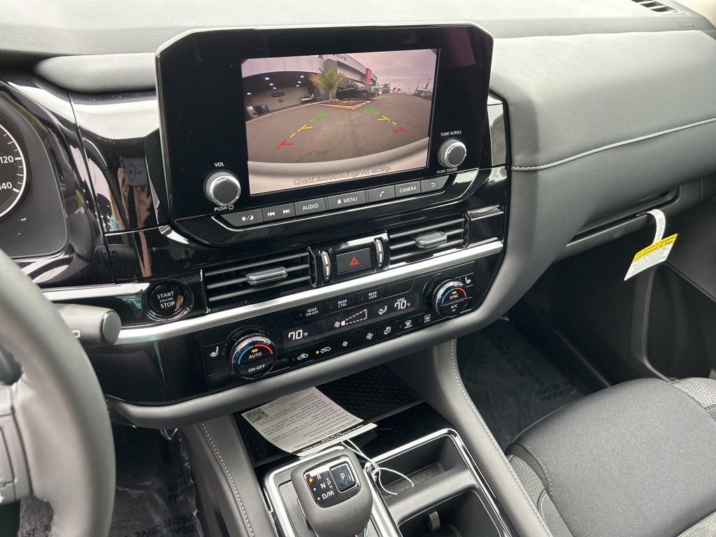 2025 Nissan Pathfinder SV