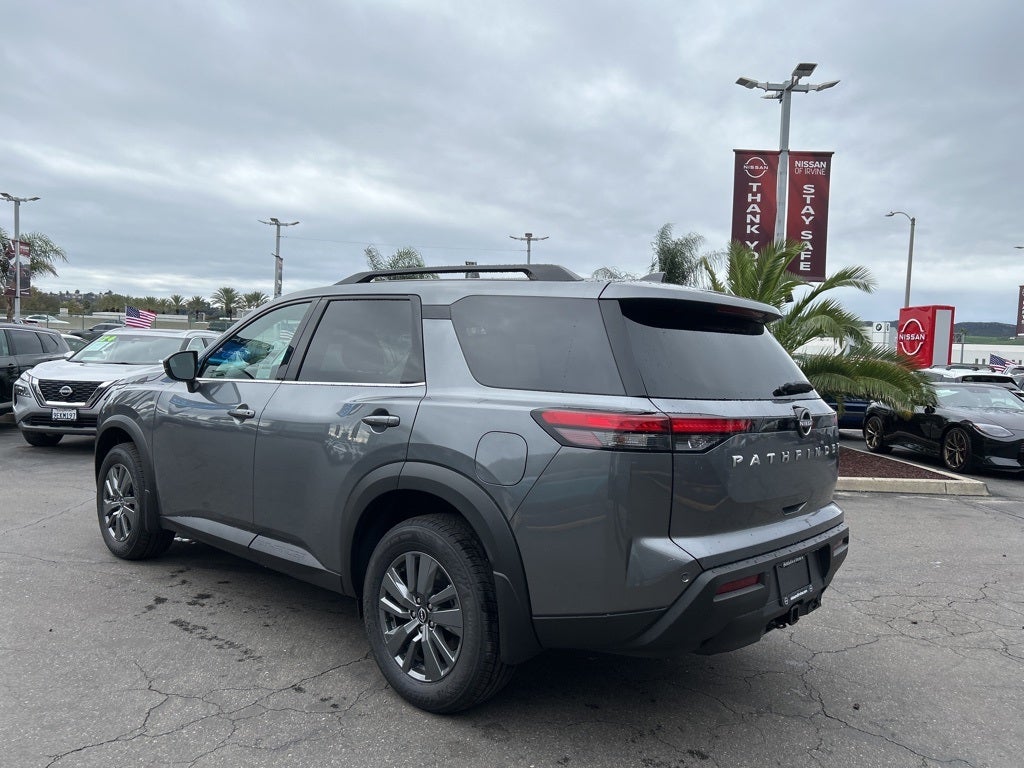 2025 Nissan Pathfinder SV