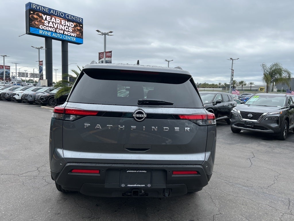 2025 Nissan Pathfinder SV