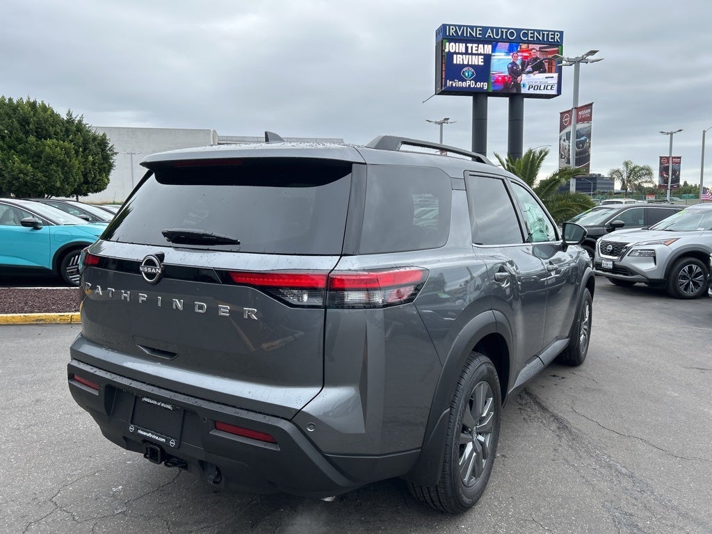 2025 Nissan Pathfinder SV