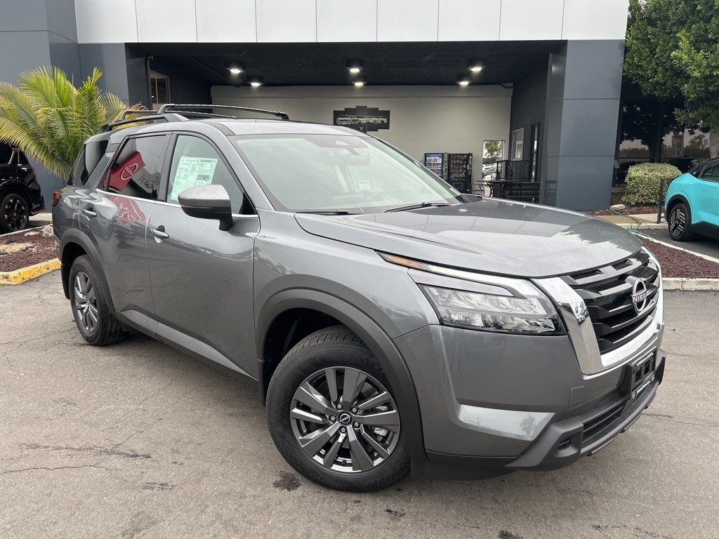2025 Nissan Pathfinder SV