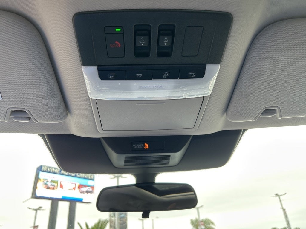 2025 Nissan Pathfinder SV