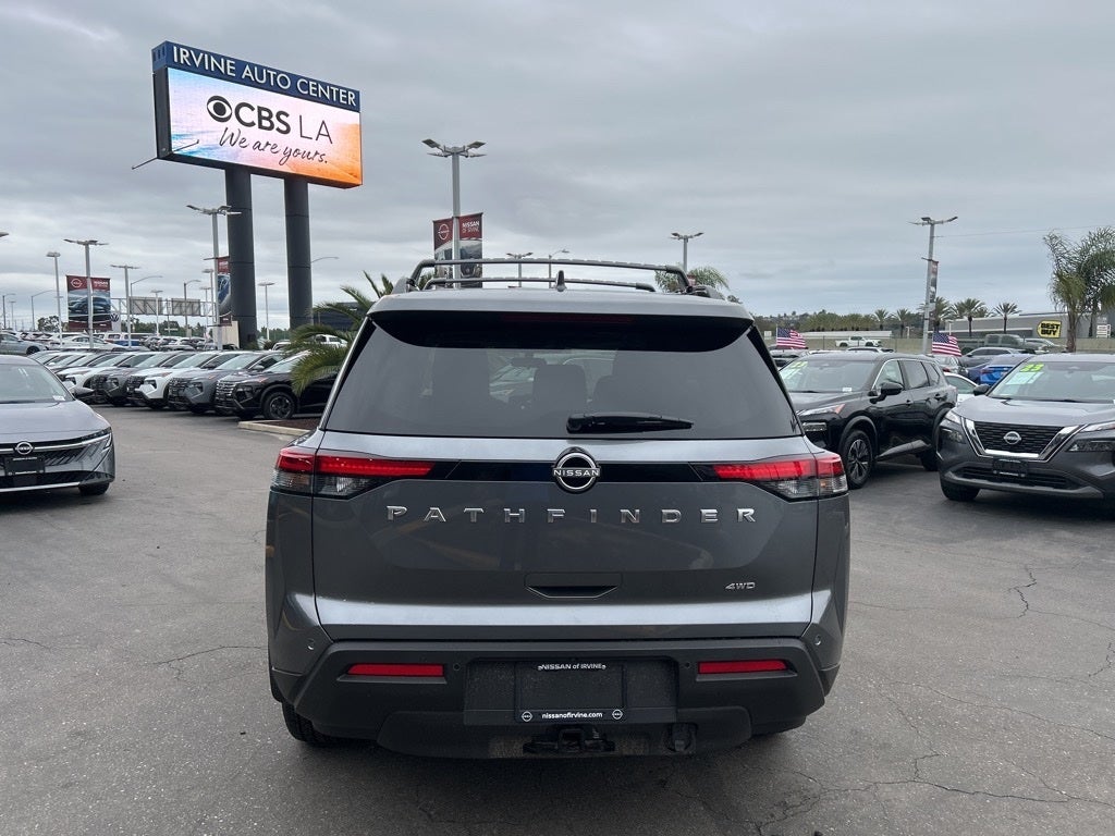 2025 Nissan Pathfinder SV