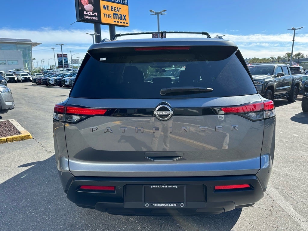 2026 Nissan Pathfinder SV
