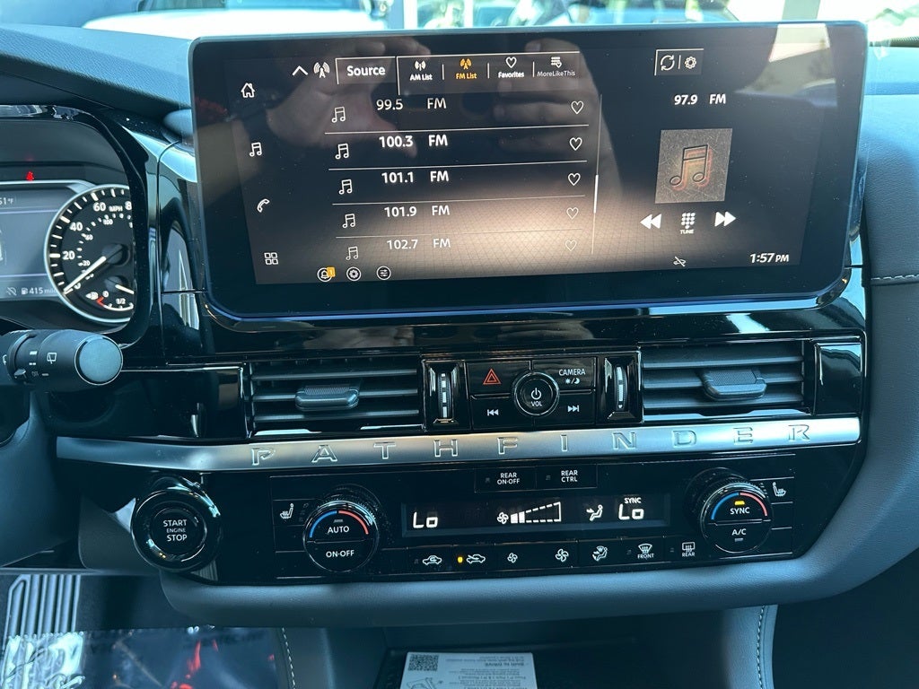 2026 Nissan Pathfinder SV