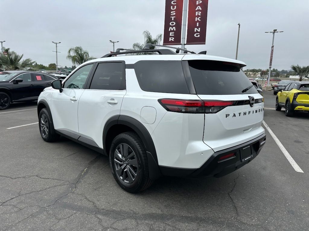 2026 Nissan Pathfinder SV
