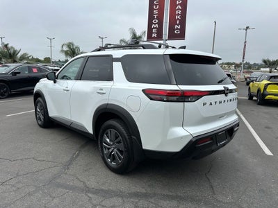 2026 Nissan Pathfinder SV