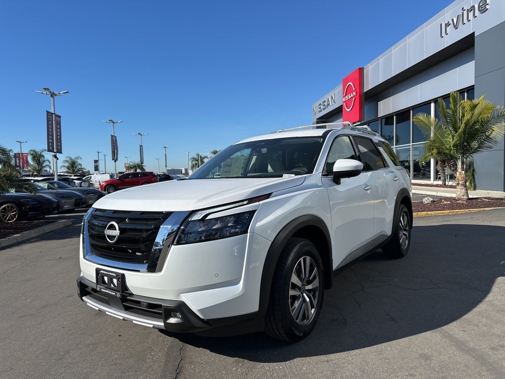 2025 Nissan Pathfinder SL