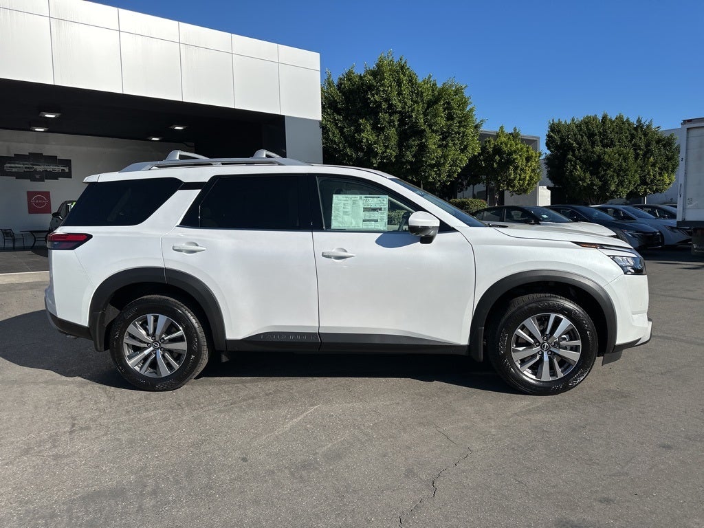 2025 Nissan Pathfinder SL