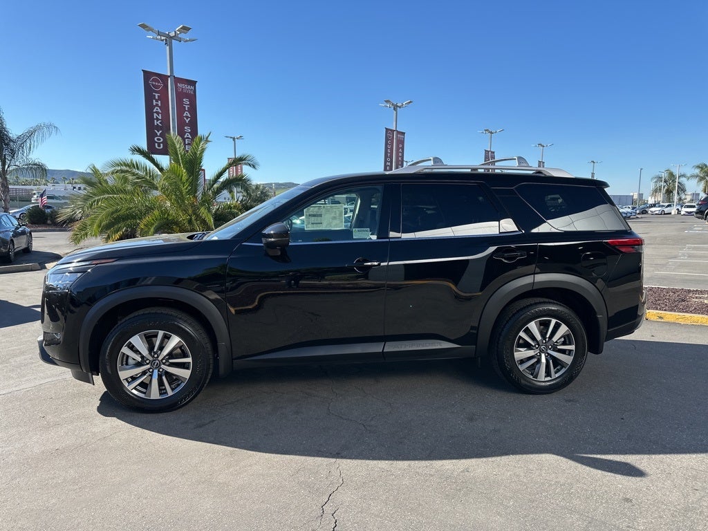 2025 Nissan Pathfinder SL