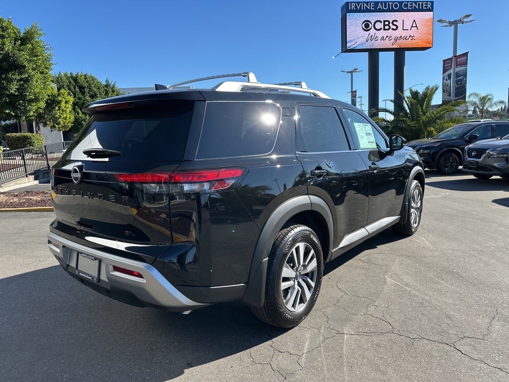2025 Nissan Pathfinder SL