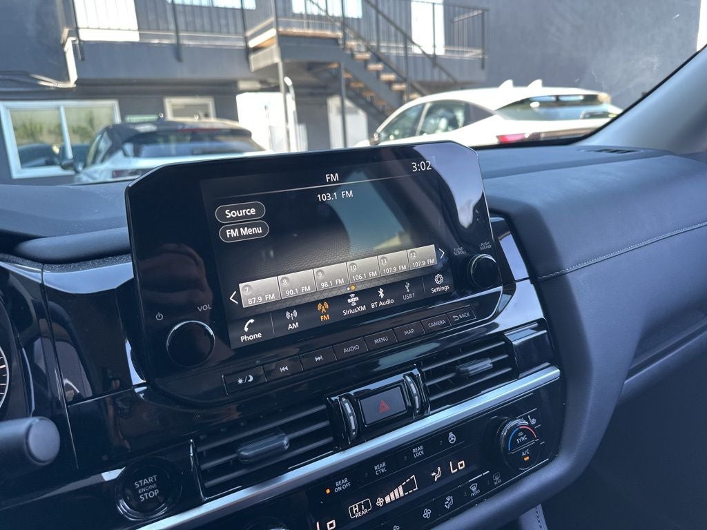 2025 Nissan Pathfinder SL