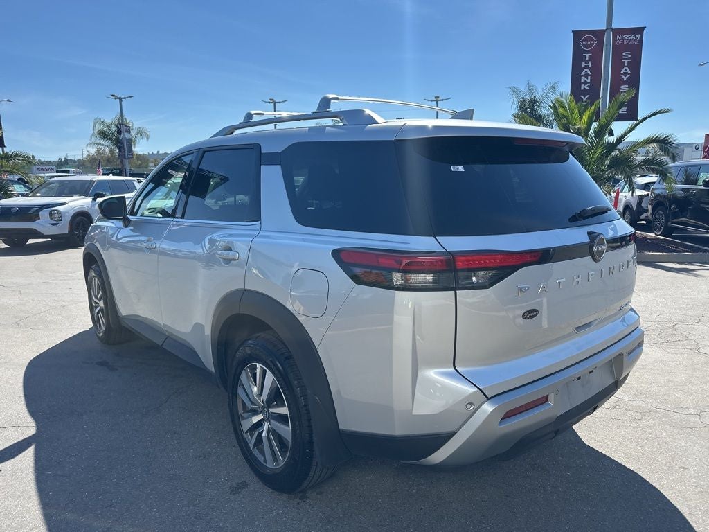 2025 Nissan Pathfinder SL