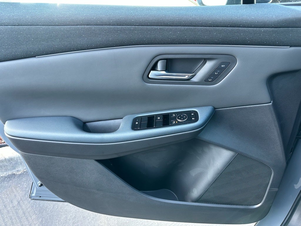 2026 Nissan Leaf PLATINUM+