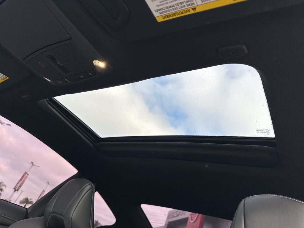 2022 INFINITI Q60 LUXE