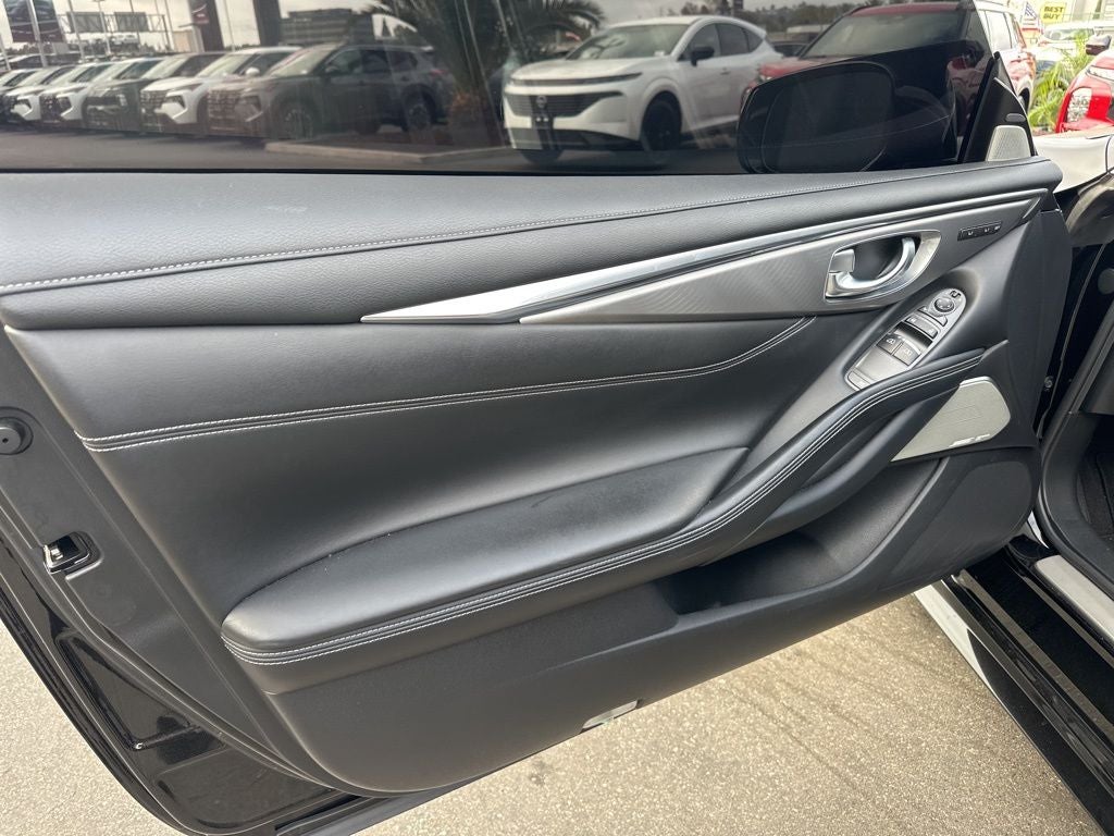 2022 INFINITI Q60 LUXE
