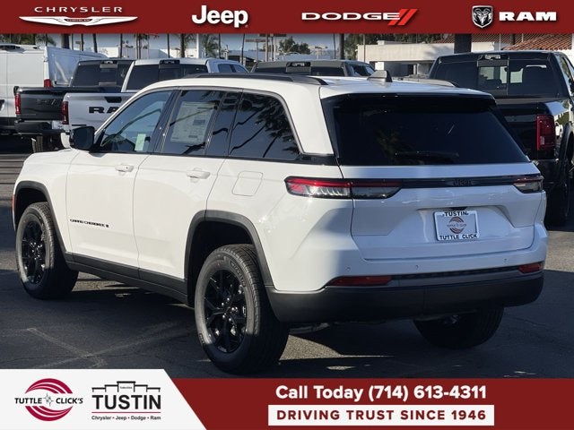 2026 Jeep Grand Cherokee Laredo Altitude