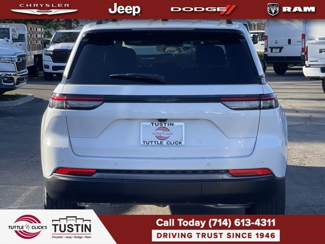 2026 Jeep Grand Cherokee Laredo Altitude