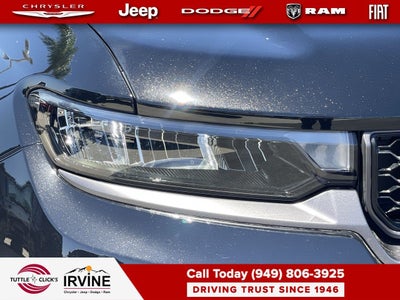2026 Jeep Grand Cherokee Laredo Altitude