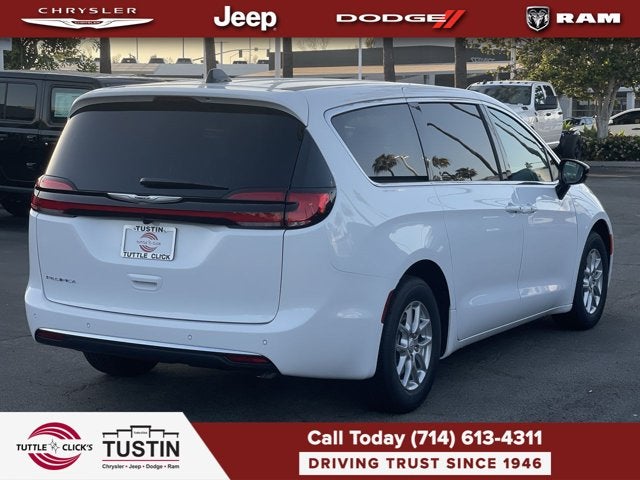 2026 Chrysler Pacifica Select