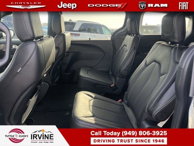 2027 Chrysler Pacifica Select