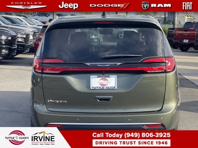 2027 Chrysler Pacifica Select