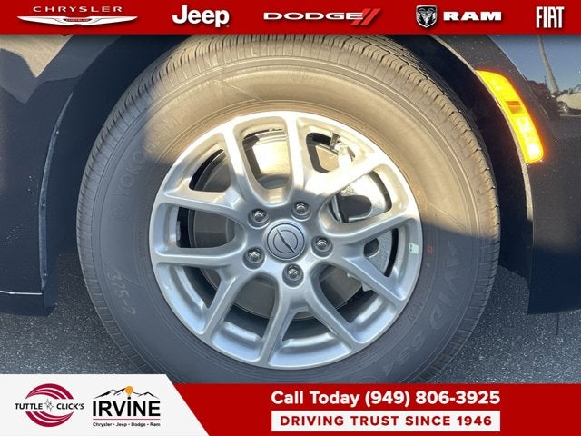 2025 Chrysler Voyager LX